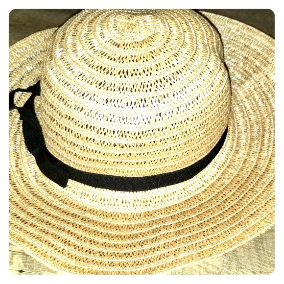 NWOT straw hat - Picture 1 of 3